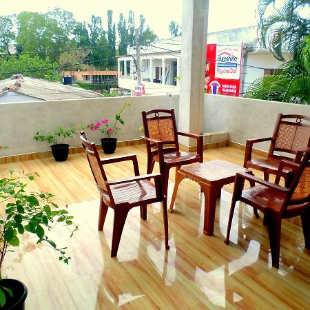 Lion Rest Hotell Anuradhapura Exteriör bild