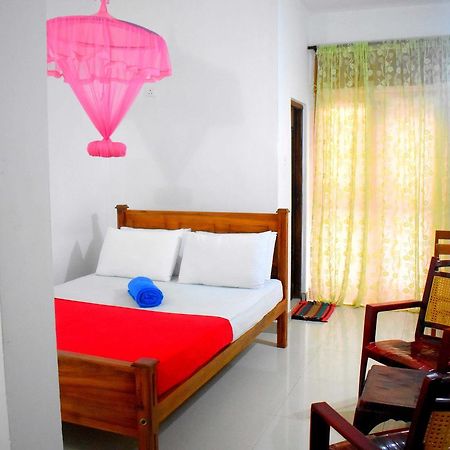 Lion Rest Hotell Anuradhapura Exteriör bild