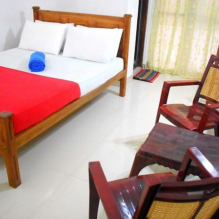 Lion Rest Hotell Anuradhapura Exteriör bild