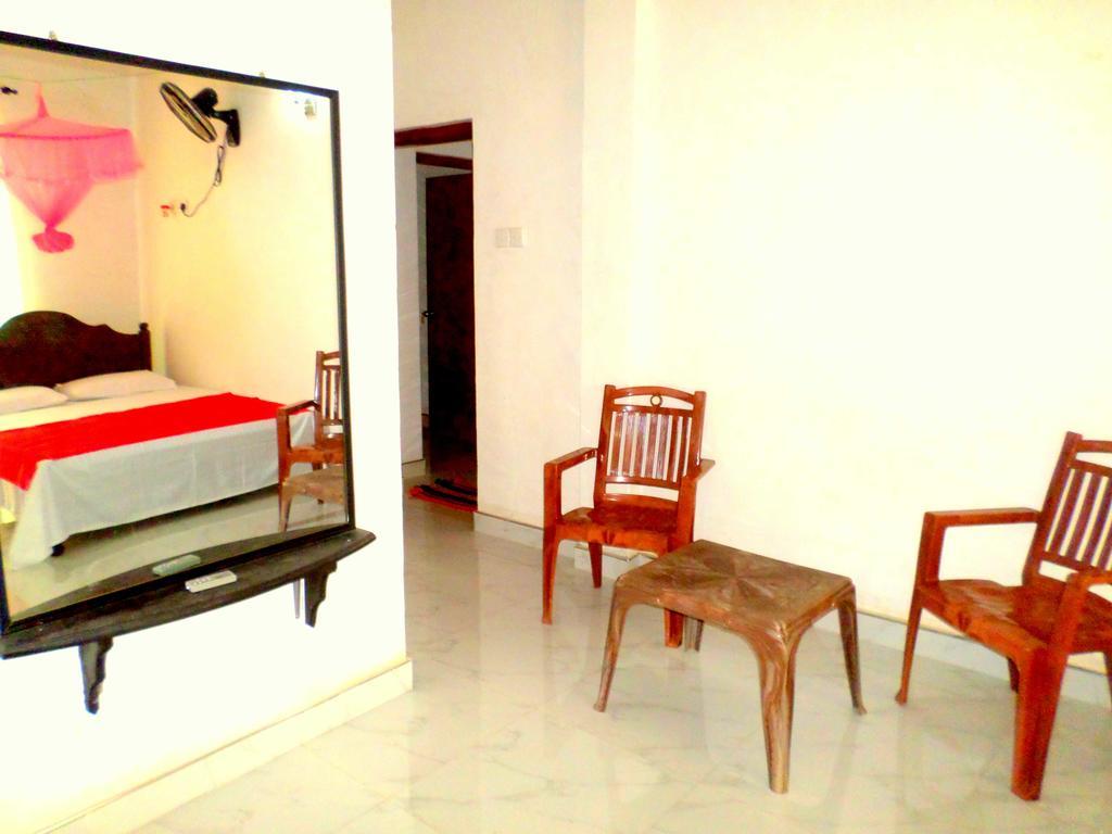 Lion Rest Hotell Anuradhapura Exteriör bild
