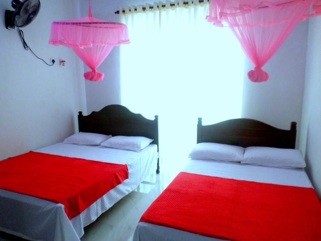 Lion Rest Hotell Anuradhapura Exteriör bild