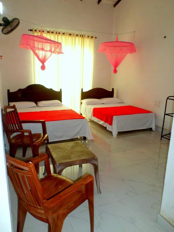 Lion Rest Hotell Anuradhapura Exteriör bild