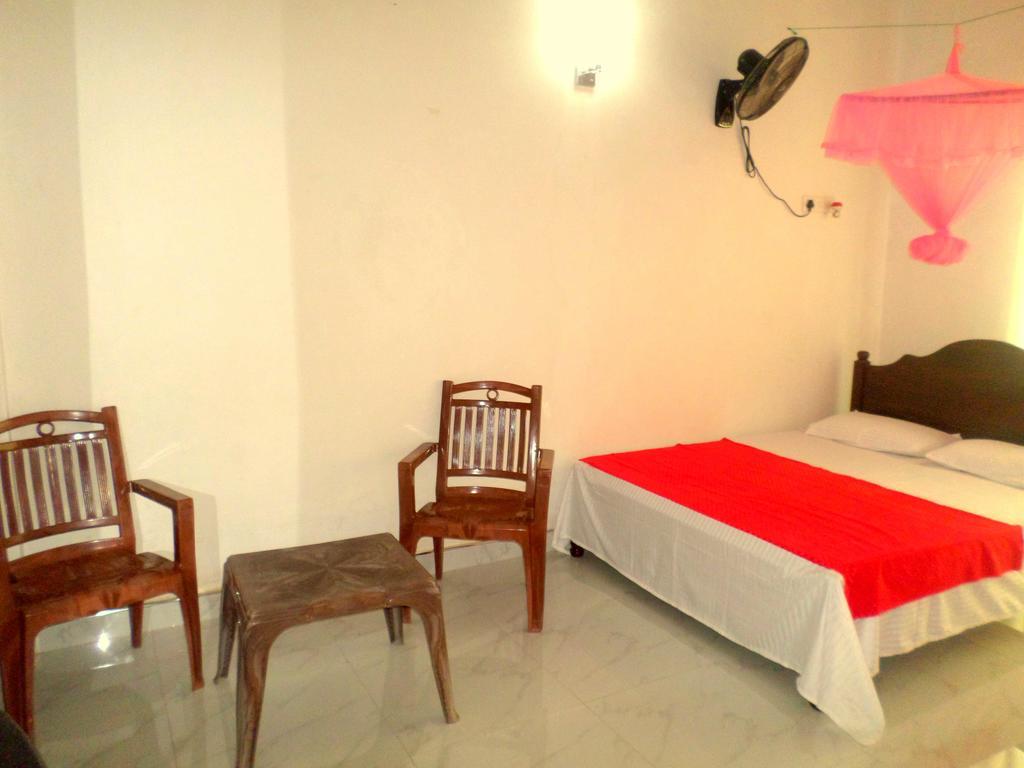 Lion Rest Hotell Anuradhapura Exteriör bild