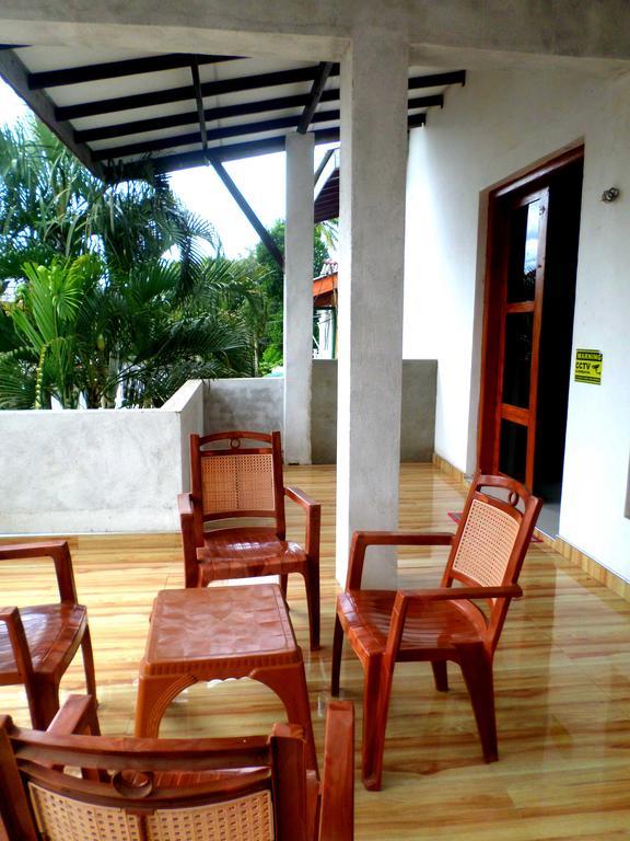 Lion Rest Hotell Anuradhapura Exteriör bild