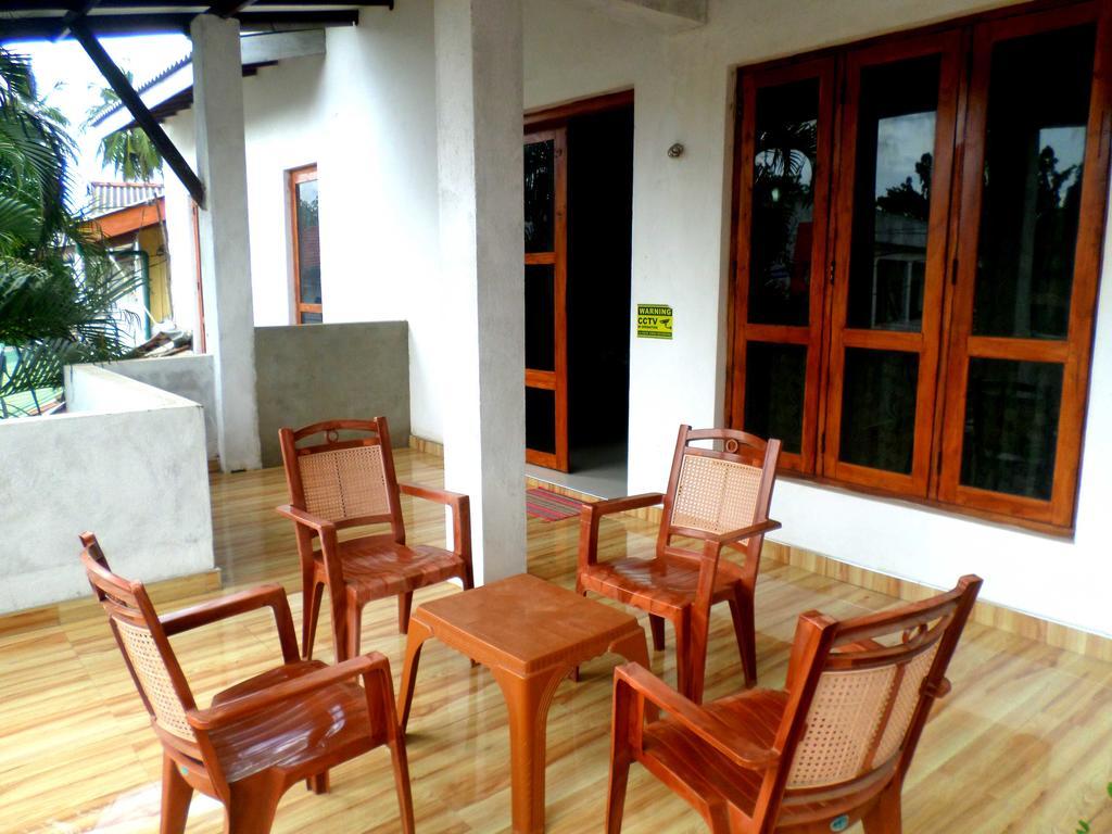 Lion Rest Hotell Anuradhapura Exteriör bild