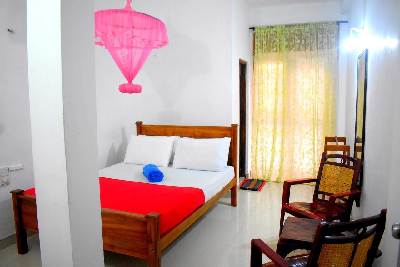 Lion Rest Hotell Anuradhapura Exteriör bild