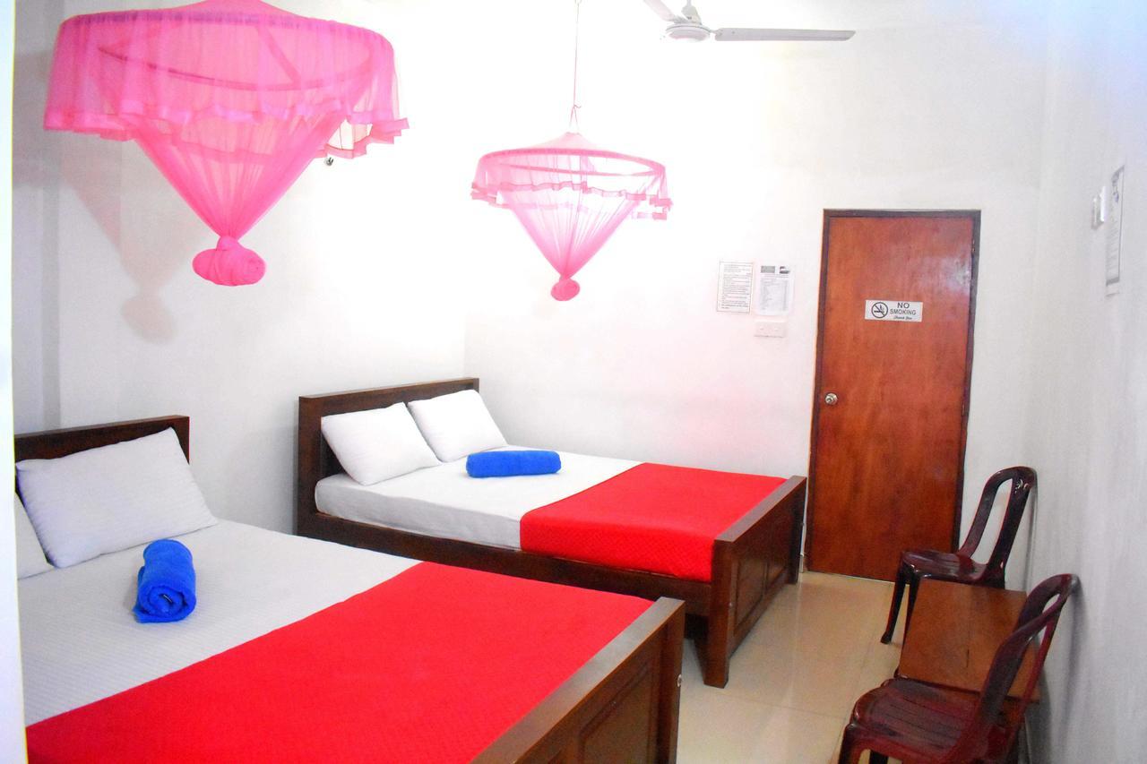 Lion Rest Hotell Anuradhapura Exteriör bild