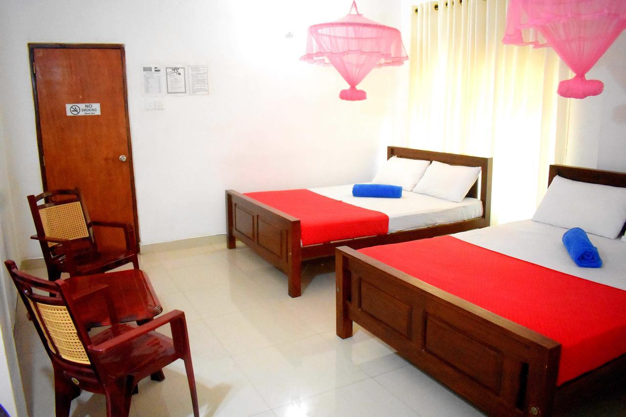 Lion Rest Hotell Anuradhapura Exteriör bild