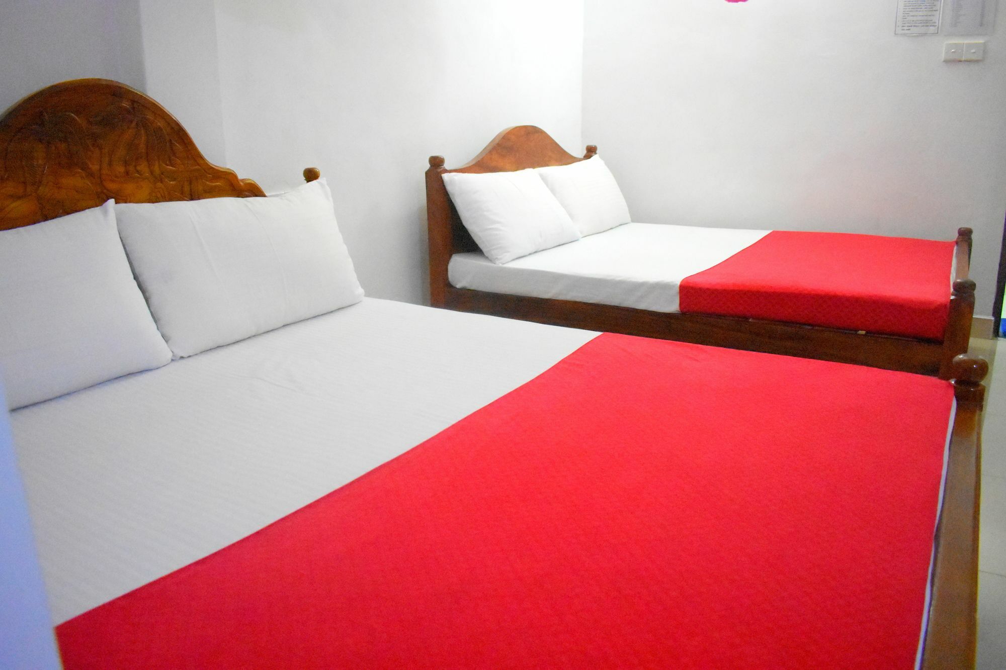 Lion Rest Hotell Anuradhapura Exteriör bild