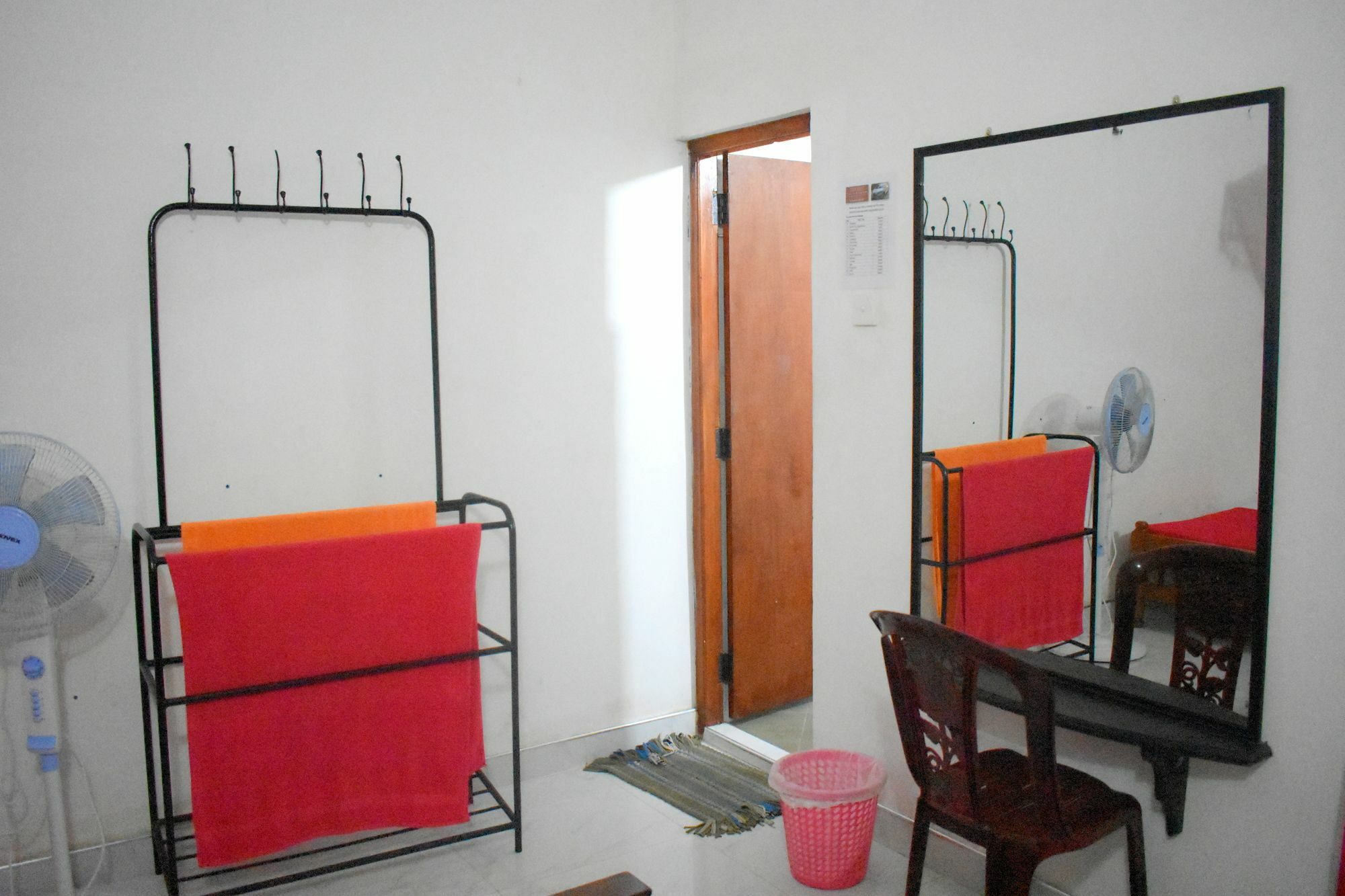 Lion Rest Hotell Anuradhapura Exteriör bild